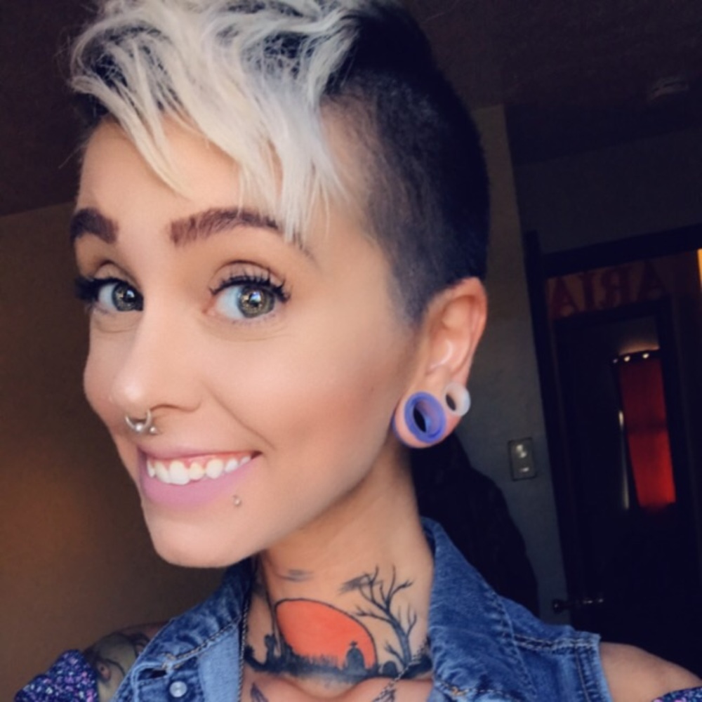 Meet your Posher, Emily